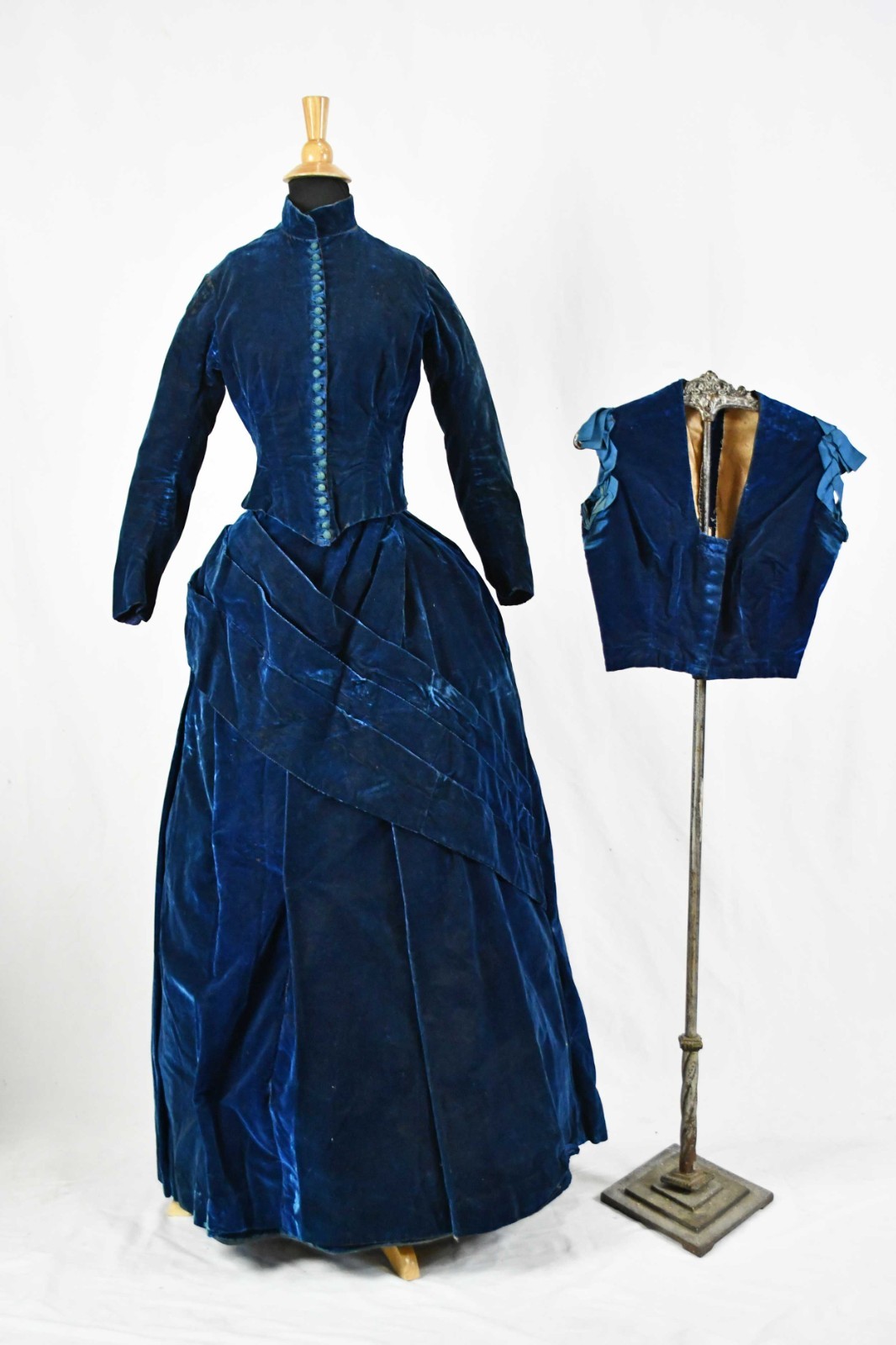 VICTORIAN BLUE VELVET VISITING DRESS, 1895