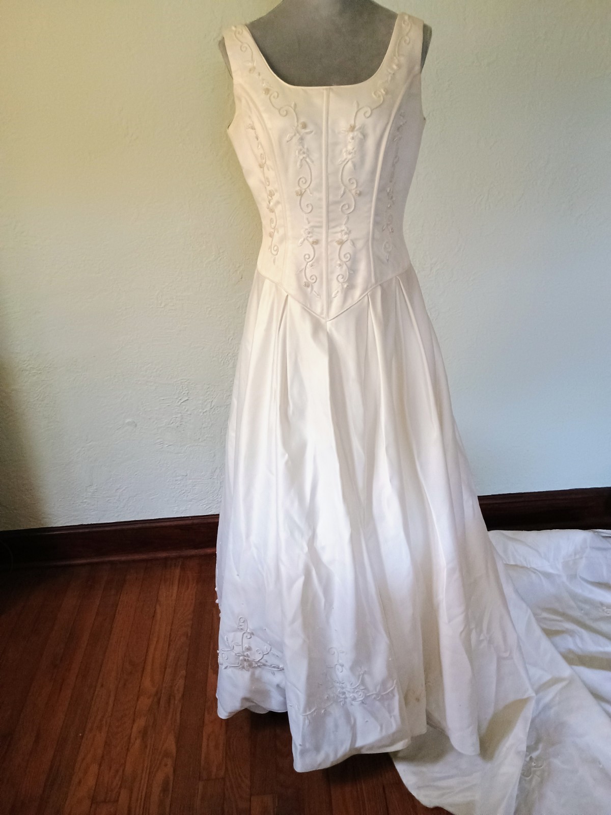 SINCERITY SATIN FEEL WHITE WEDDING GOWN, CAPE, HEADPIECE & VEIL SZ 14 #5