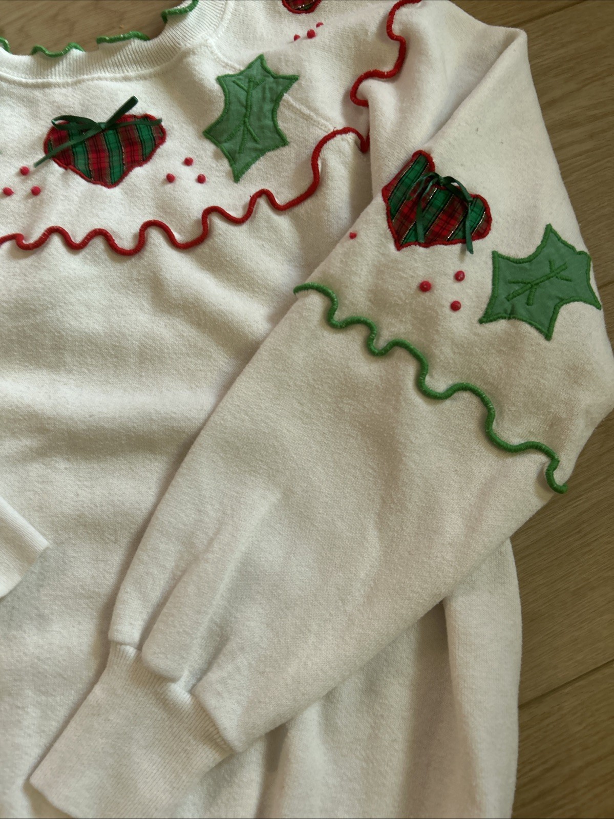 Vtg 80s Pannill Women’s XL Holly Holiday Christmas Raglan embroidered sweatshirt