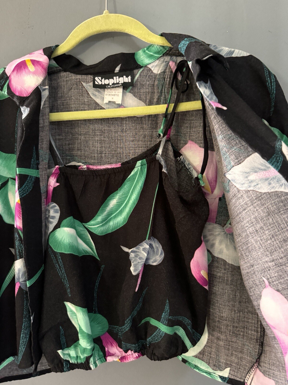 VTG Spotlight 1980’s Black Hawaiian Print Tie Tank & Matching Open Blouse Size M