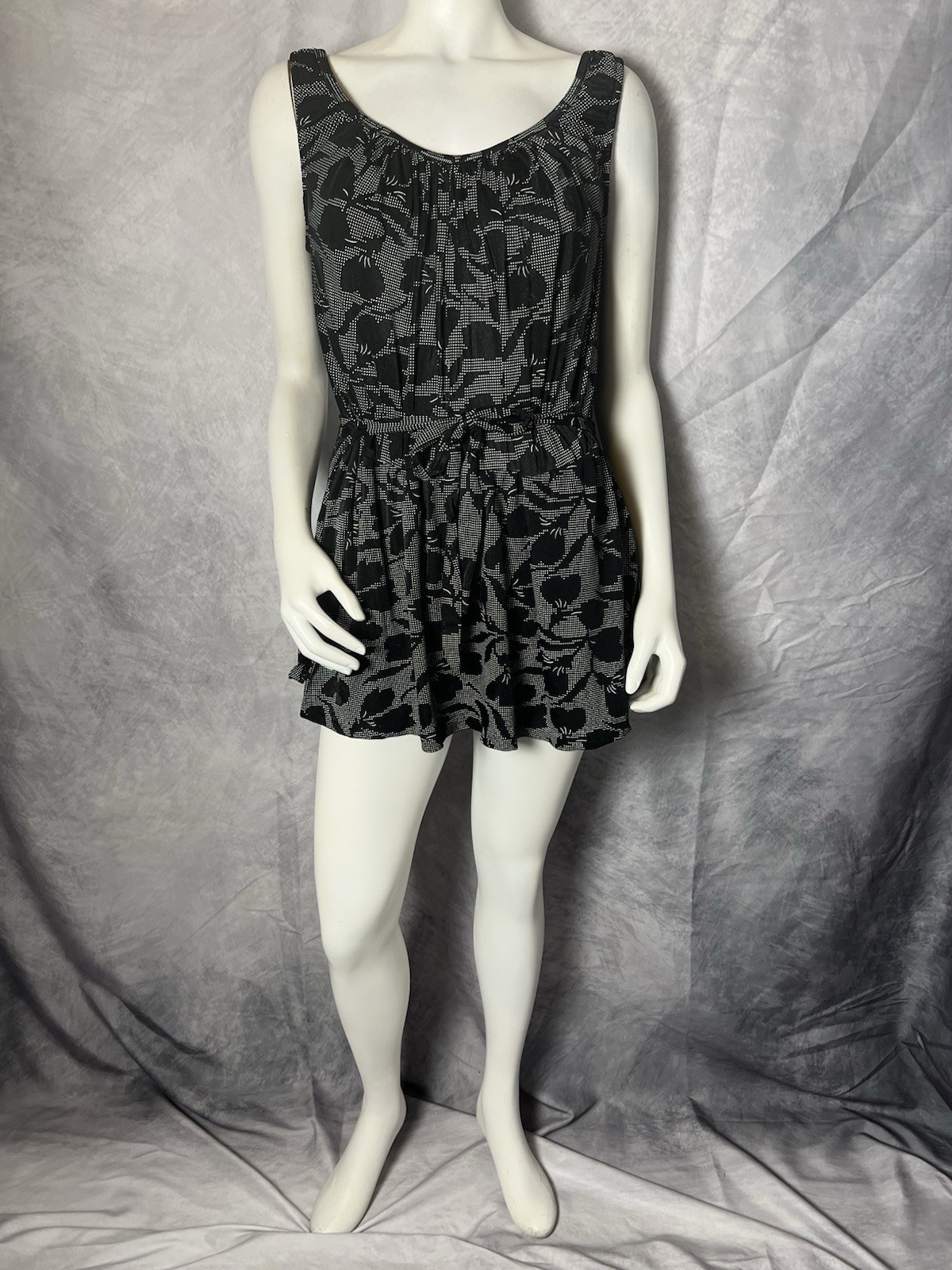 Vintage 1970’s Maxine of Hollywood Swimsuit Dress Black White Floral Size L 38