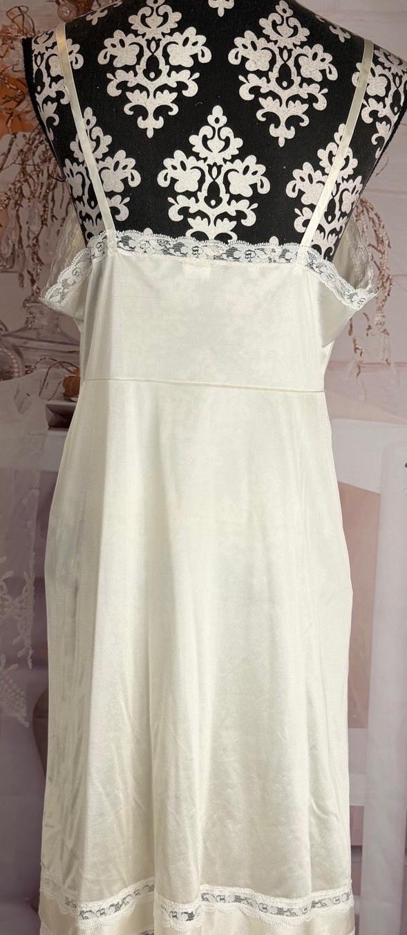 VTG 80’s USA Made Ivory Lace Trimmed Satin 100% Nylon Tricot Antron III Slip 38