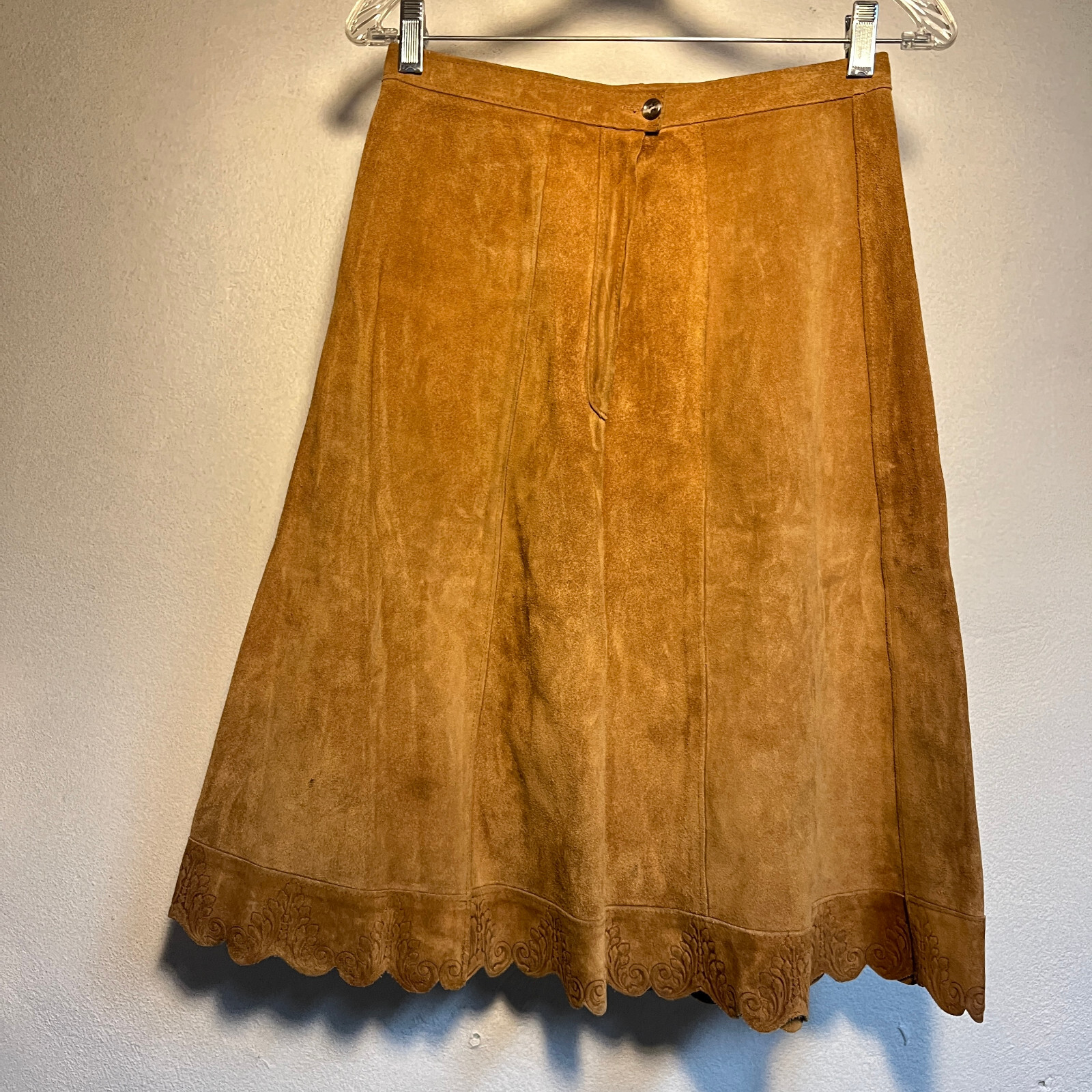 Vintage Western A-Line Cowgirl Festival Tan Suede Skirt Embossed Hem 28″ waist