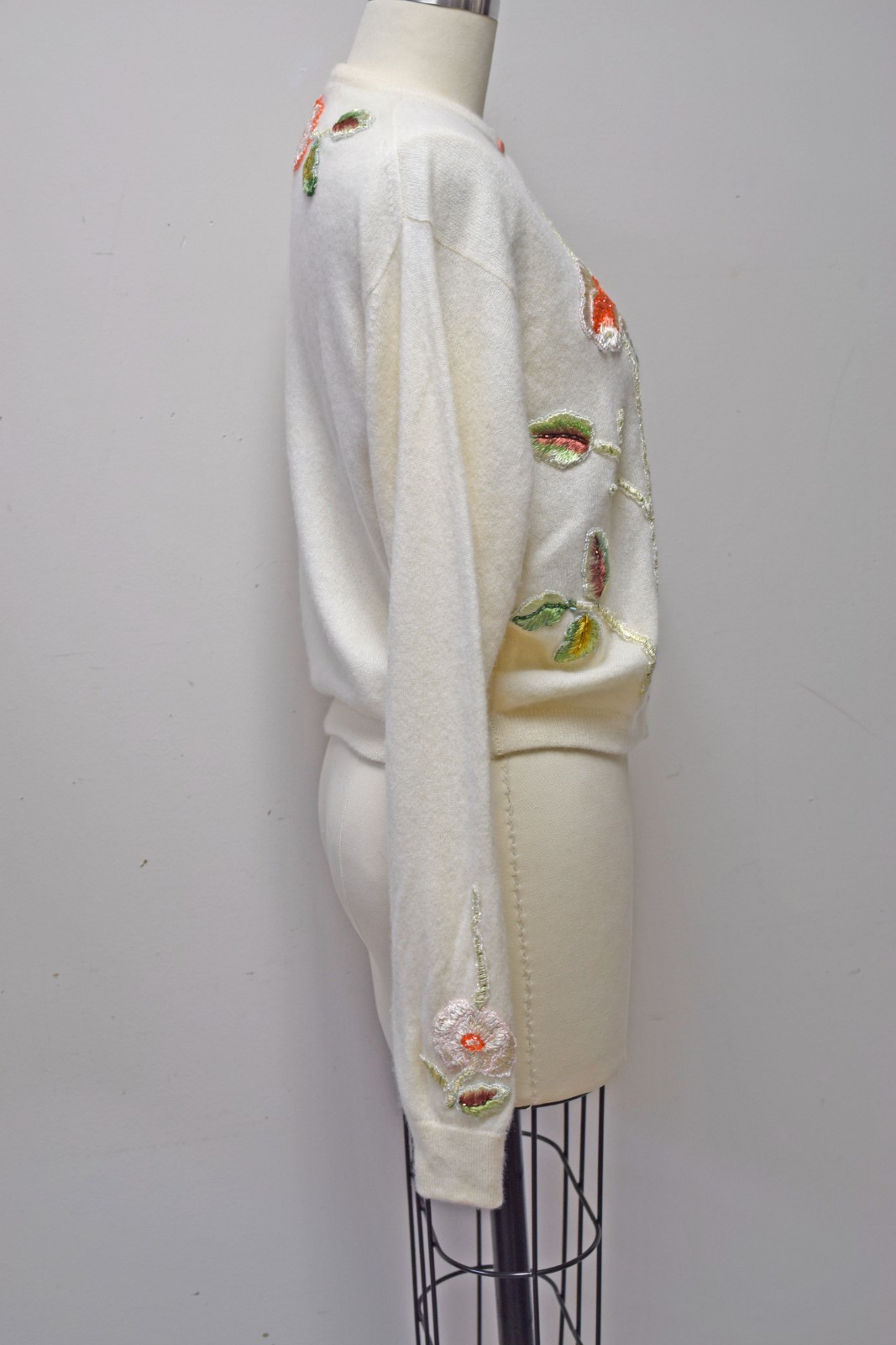 VTG Barrie Scotland Pure Cashmere Embroidered Floral Cardigan Sweater ~ M