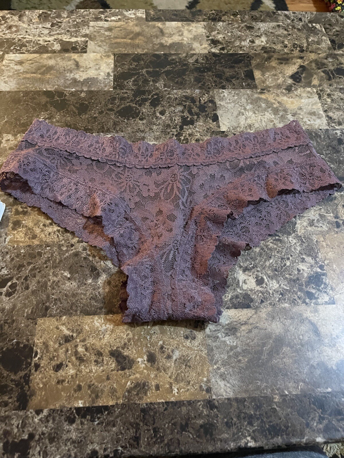 VINTAGE VICTORIAS SECRET CHEEKY LACE PANTY ! MEDIUM ! MISSING TAG
