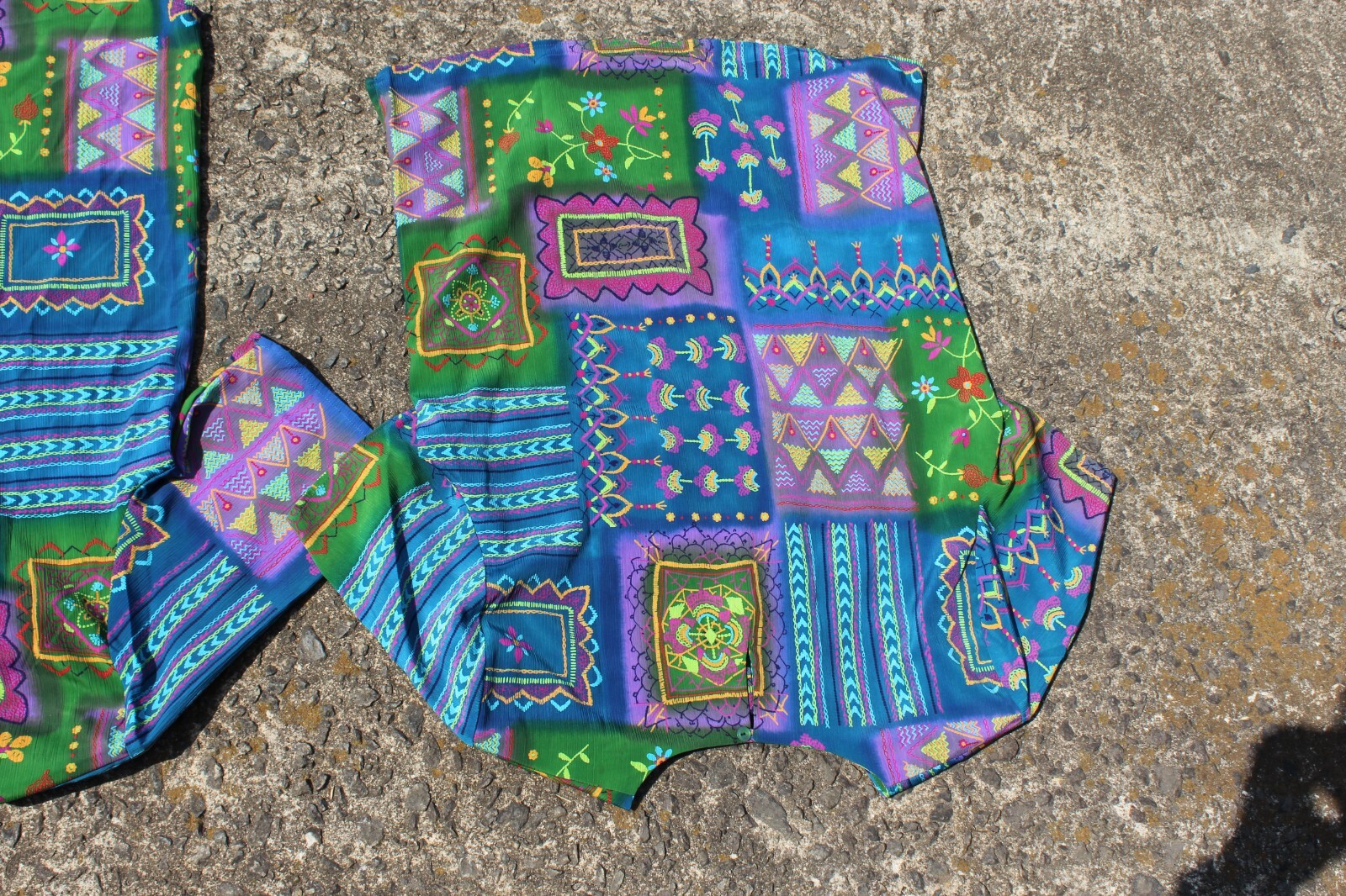 (2) Vintage 90s Picture Frames Summer Tapestry Shirts Maggie Sweet Size Medium