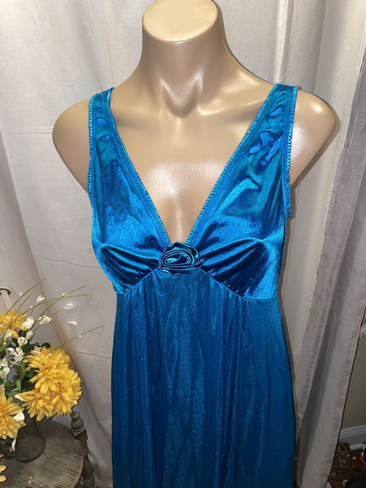 VTG Vassarette Silky Soft Nightgown Negligee Gown w/Rosette Blue Size M
