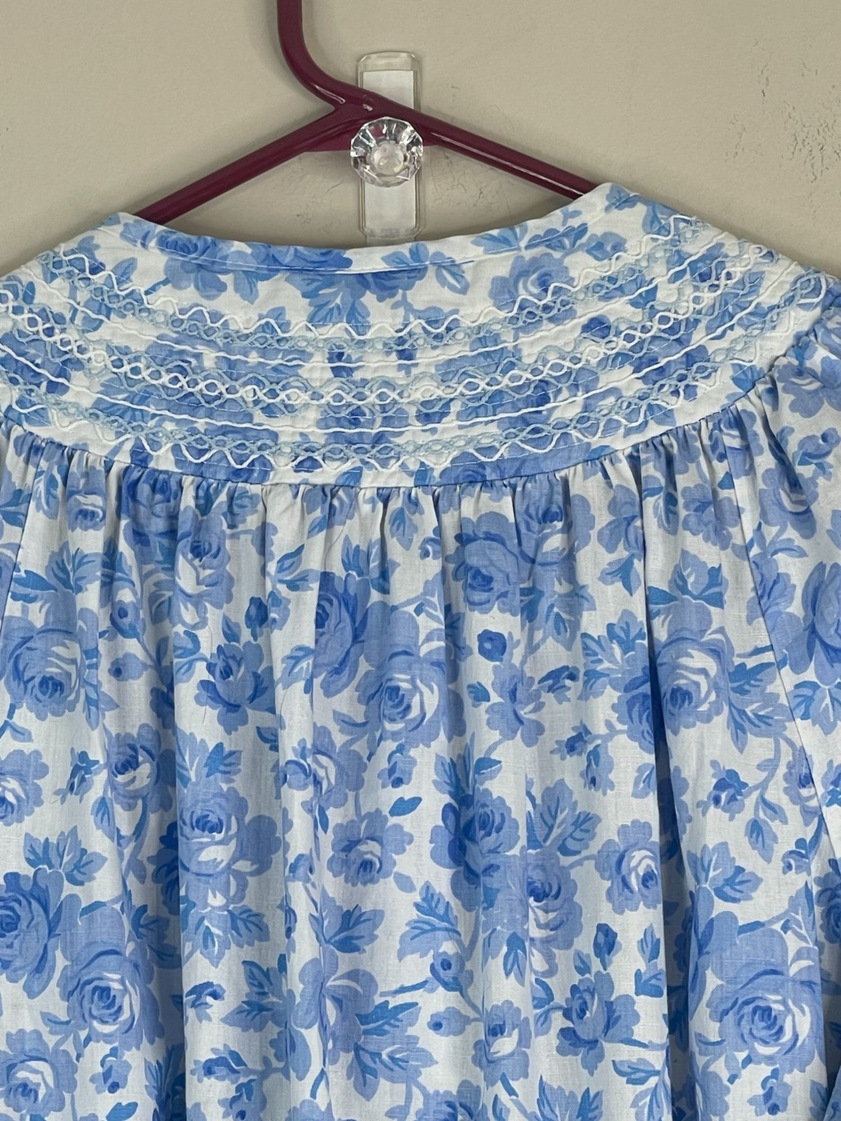 Vintage 1970s House Lounge Dress Large Smocked Grannycore Snap Floral Caftan