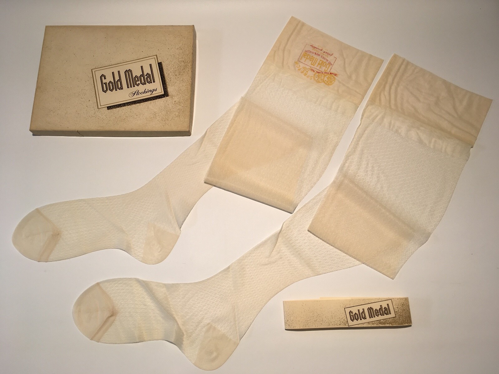 6 Prs Vintage GOLD MEDAL Sexy Lace Nylon Stockings 9″ x 32″ RHT OFF WHITE FRENCH