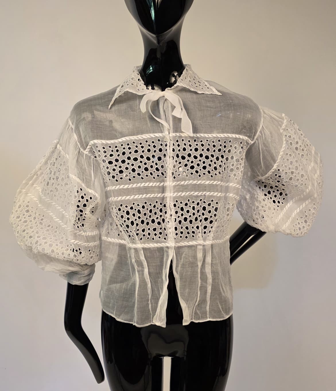 BEAUTIFUL 1930’S WHITE COTTON ORGANDY BLOUSE W HUGE PUFF SLEEVES + GERMAN LABEL