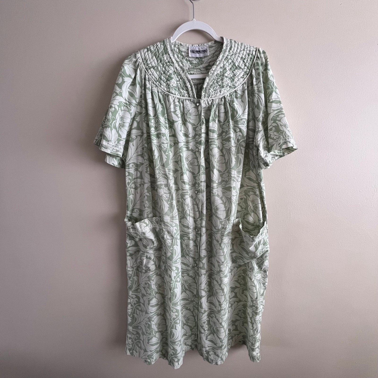 Vintage Crowntuft House Dress Green Floral Quilted Smocked Duster Robe Pockets