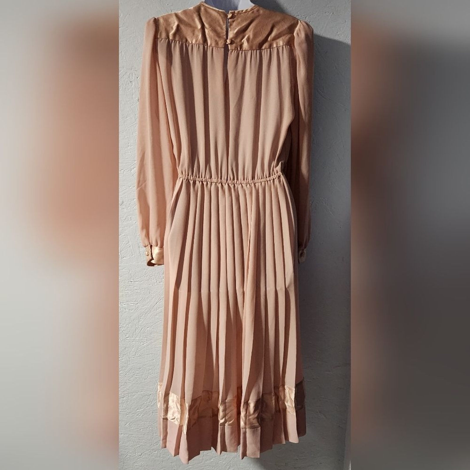 Vintage 1980s Lisa Michaels Pink Sheer Pleated Dress – Women’s Size Medium