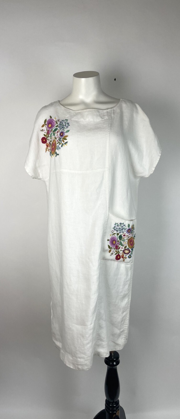 VTG 1990’s White Embroidered Floral Loose-Fit Dress Size XL