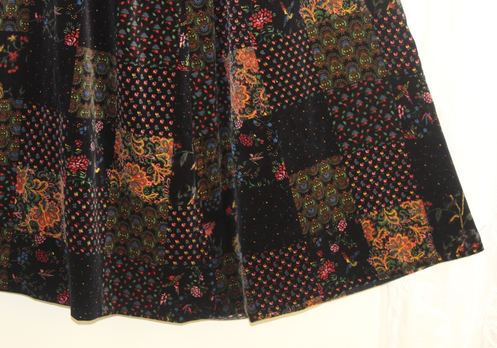 Estate Vintage Hand-Made Velvet Patchwork 28″ Waist M 8 10 Long Gypsy Skirt