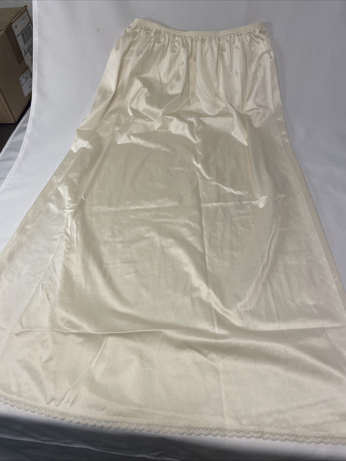 VINTAGE VANITY FAIR BEIGE SIZE SMALL BF HALF SLIP BEIGE