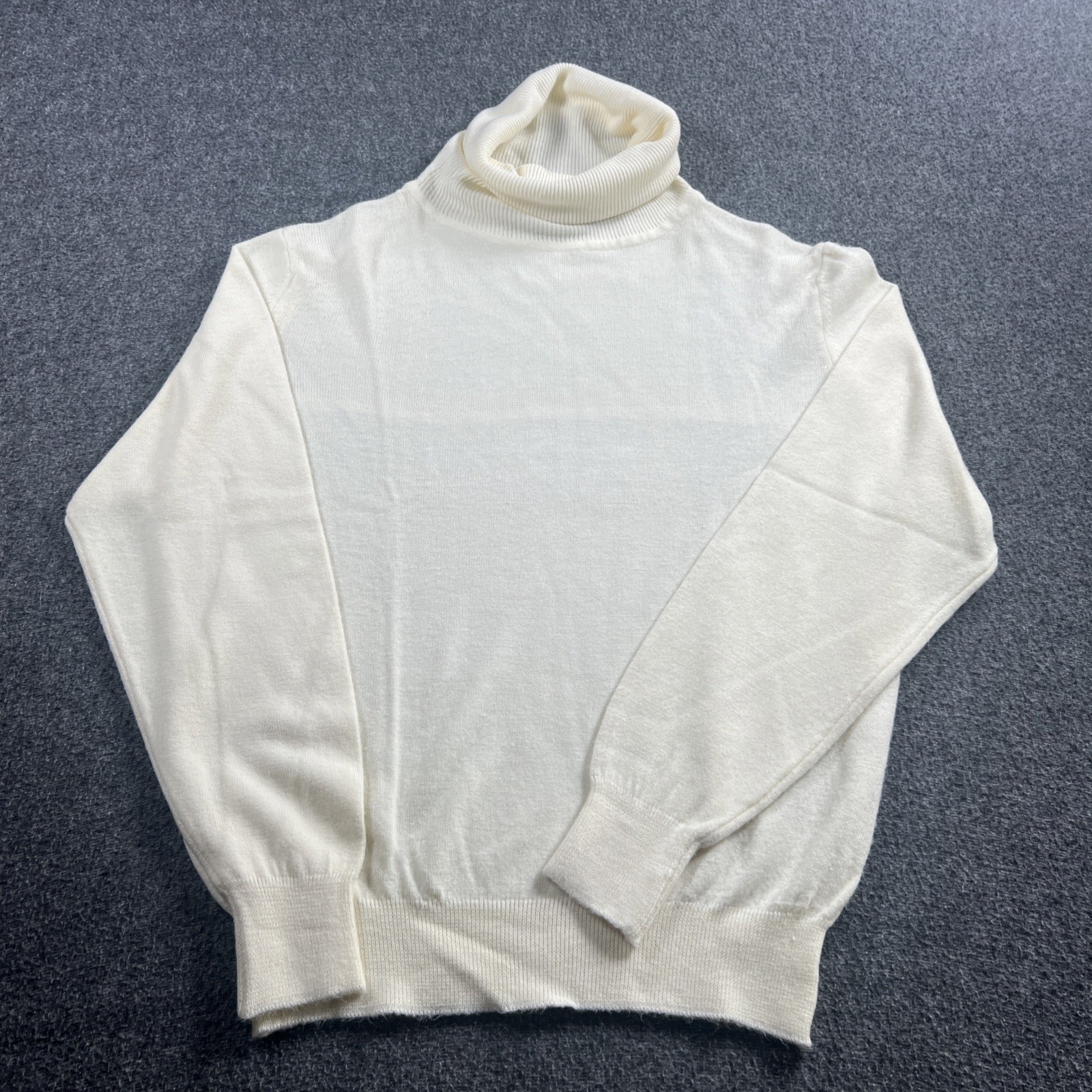 VTG 80’s Country Suburbans Acrylic Turtleneck Sweater Ivory Large Hong Kong