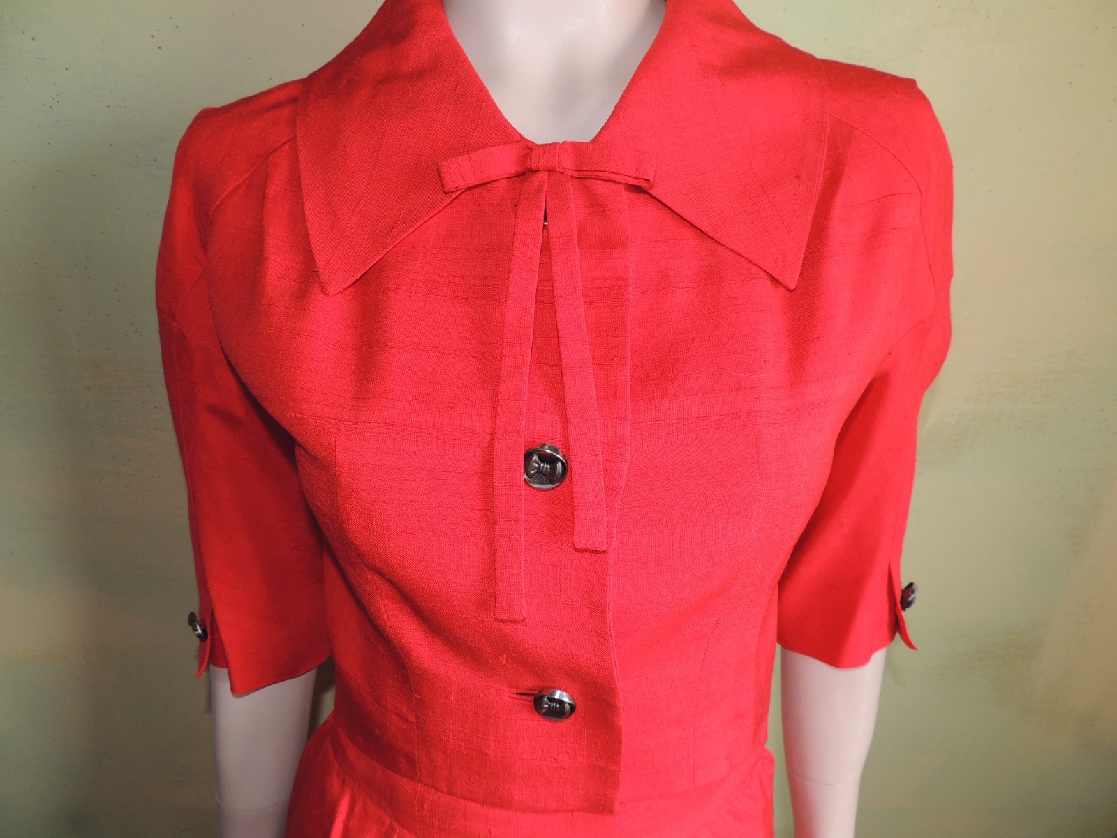 S Petite 50s Iconic Red Women’s Skirt Suit Pure Silk Dupioni Loomed n Italy Bows