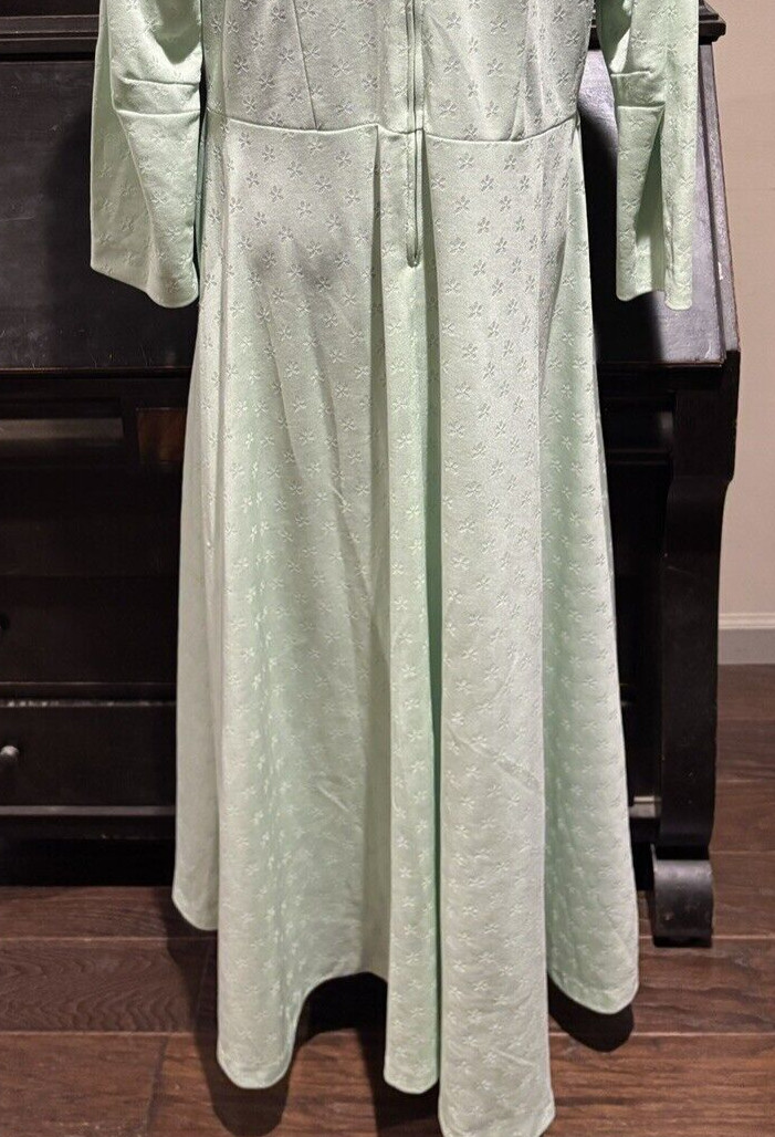 Toni Todd Lady Laura Vintage Maxi Party Dress Beaded Accent Mint Green XLarge?