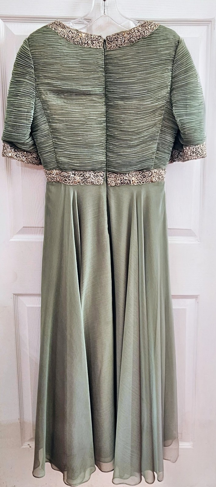 Women’s Victor Costa Ball Gown Sea Foam Green Beaded Chiffon Pleated Top Size 8