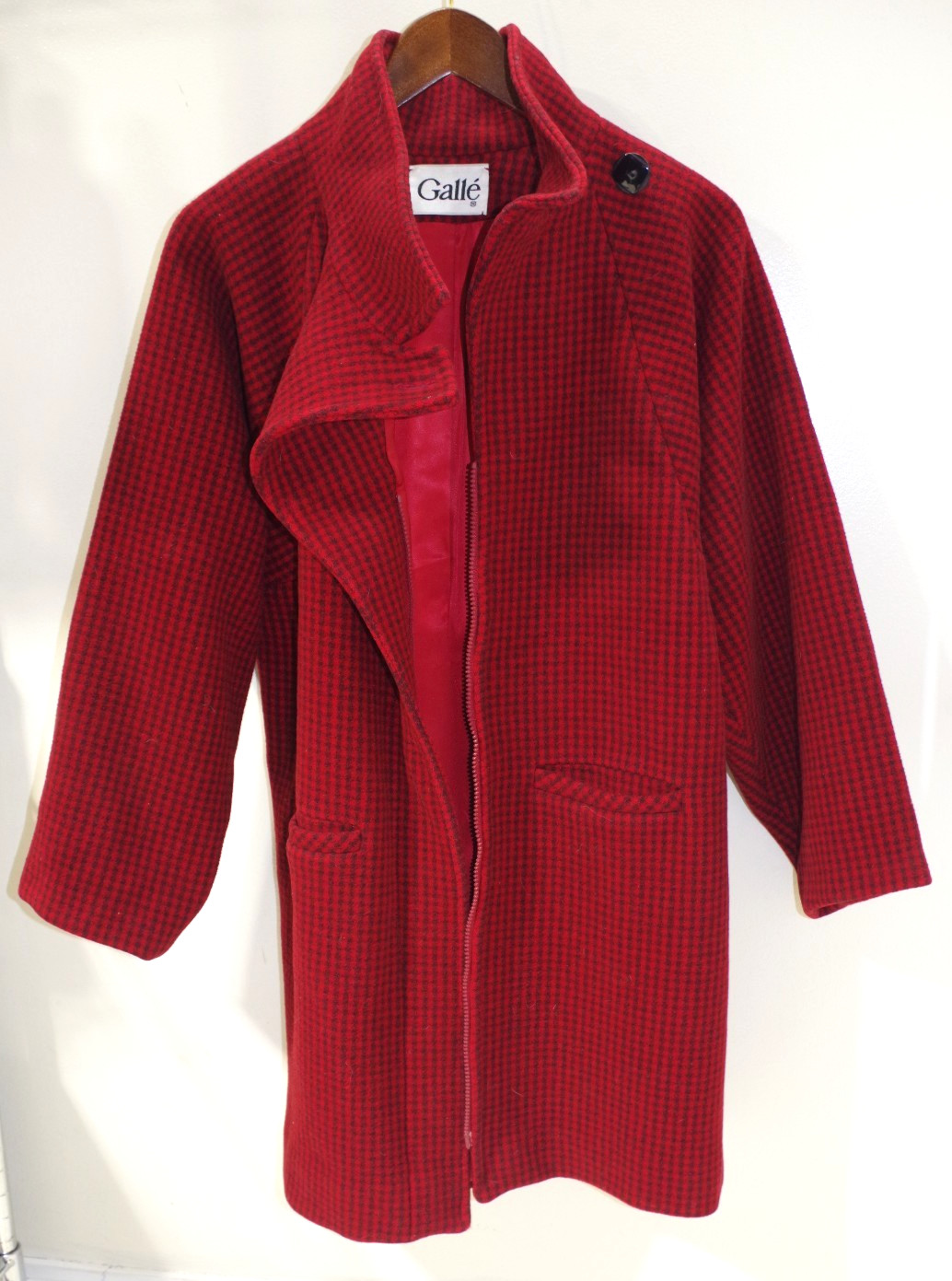 H6 Size 4 GALLE’ Awesome Vintage Coat Red & Black 100% Wool Check Anglo Fabrics