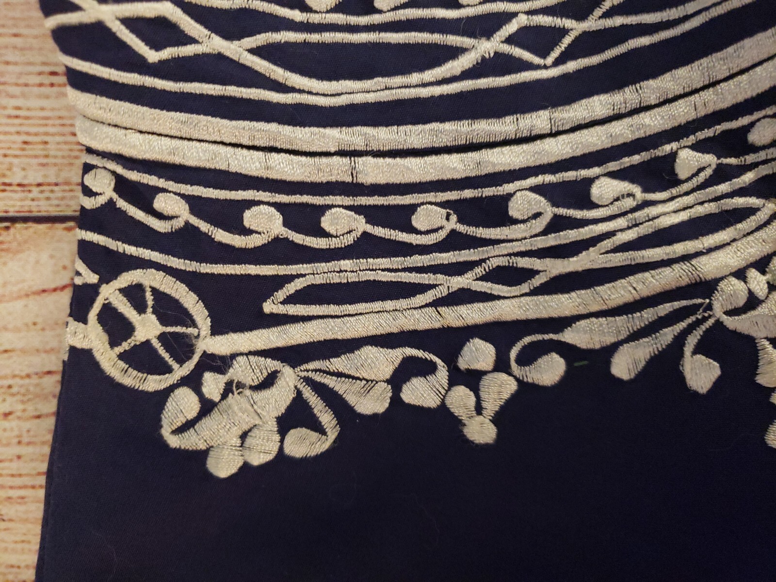 VTG CARO OF HONOLULU EMBROIDERED FLORAL BUTTON UP TUNIC SHIRT SZ 8 NAVY WHITE