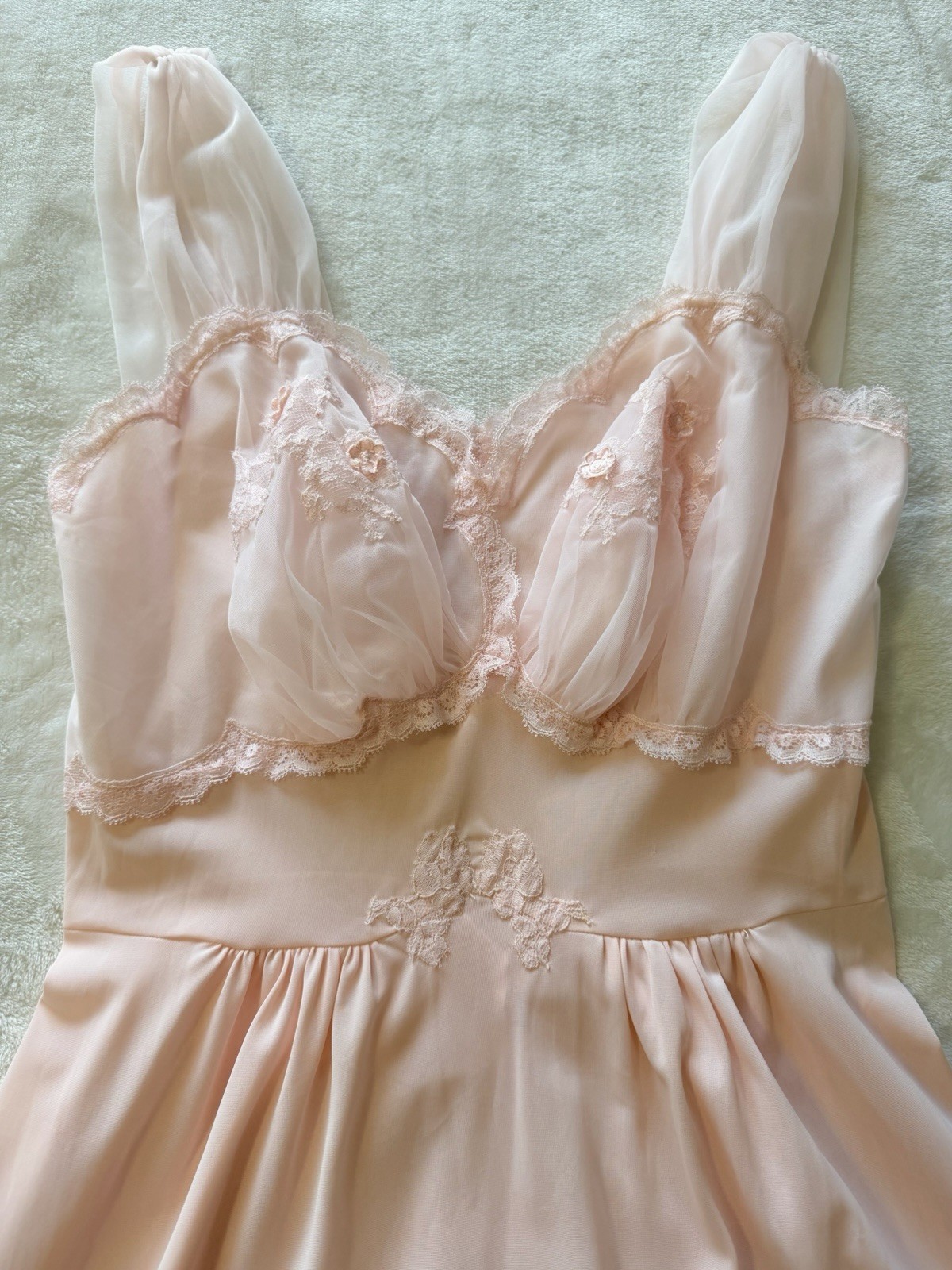 VTG 60s ARTEMIS Light Pink Nylon EMBROIDERED CUPS NIGHTGOWN Size 34