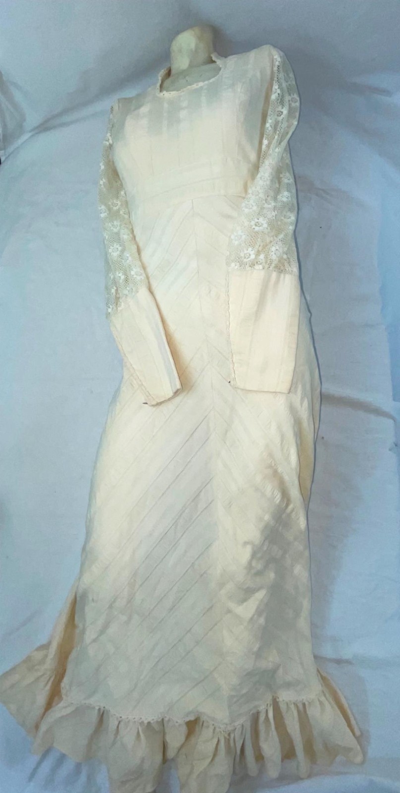VTG WOMENS 60S RENAISSANCE PRINCESS WHITE LACE LONG SLEEVE WEDDING STYLE DRESS