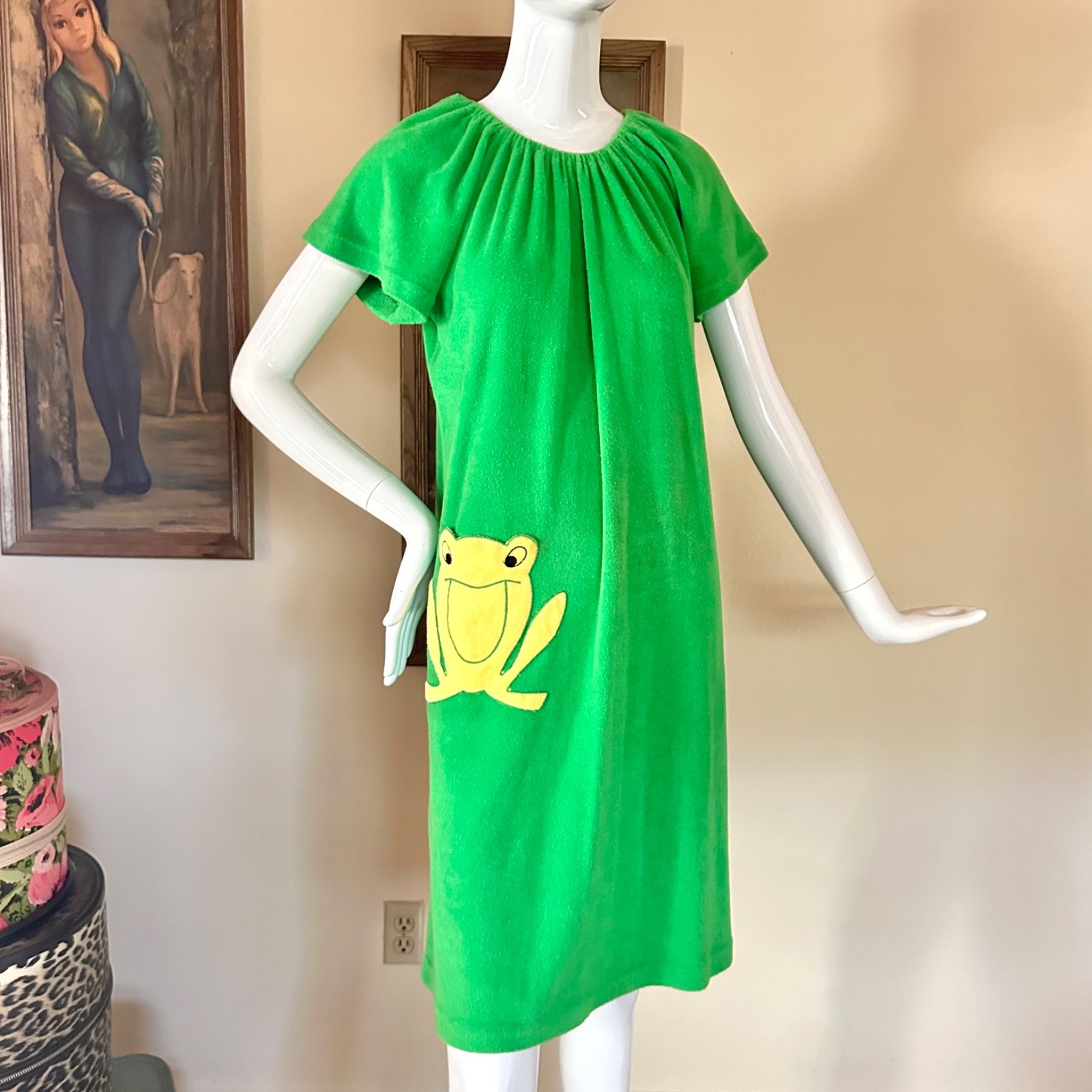 Vintage 1970s Green Terry Cloth House Dress Applique Frog Pocket Cover-up OSFM