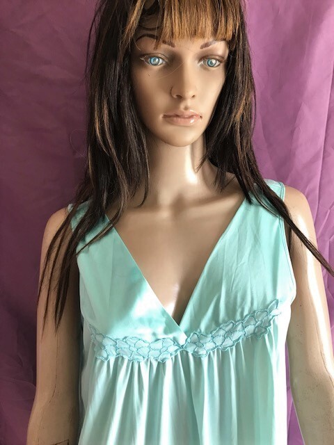 VANITY FAIR AQUA GREEN NIGHTGOWN SZ M