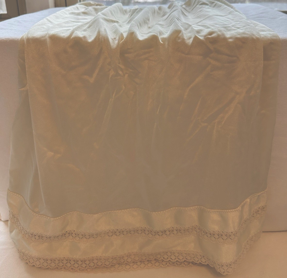 Beautiful Vintage Half Slip Off White Cream Ivory Size XX (2X) Nylon Lace Detail