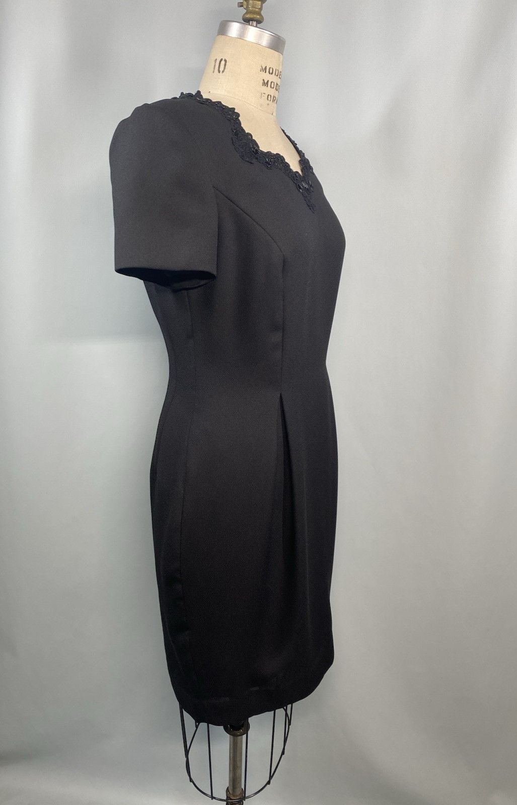 Vintage Dress SIZE 8 MEDIUM black short MAGGIE LONDON sheath 80s 90s