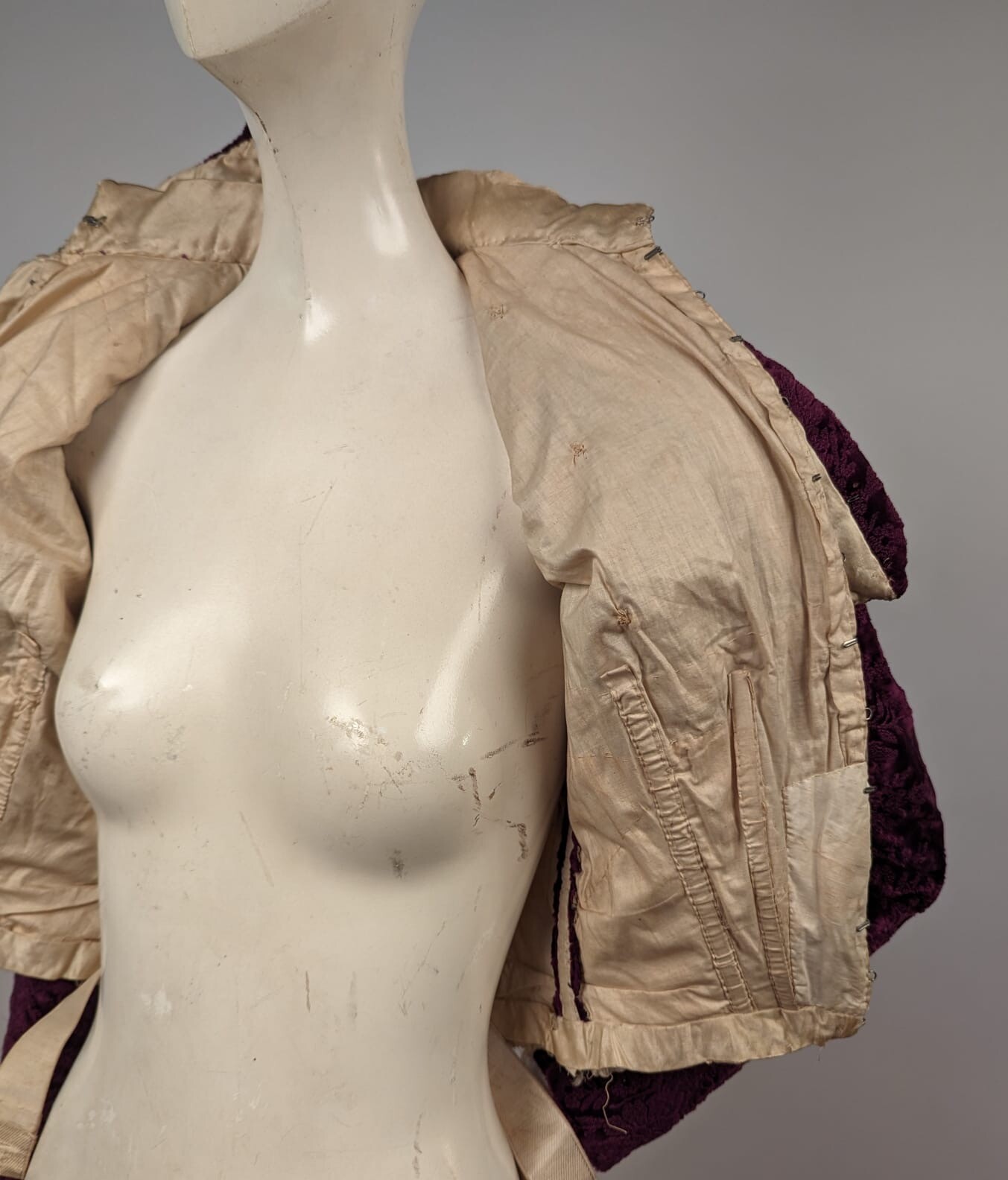 VICTORIAN 1890’S EMBROIDERED VELVET JACKET W SEVERELY HIGH COLLAR 