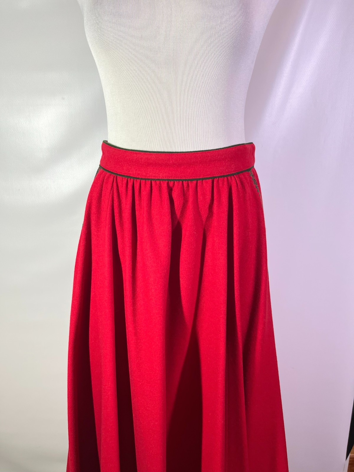 Admont Size 38 Red Felt Wool Trachten Skirt Green Embroidery