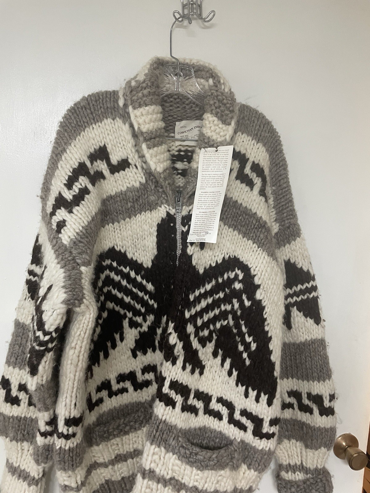 1999 VINTAGE ORIGINAL COWICHEN SWEATER WITH ORIGINAL TAGS VERY GOOD CONDITION
