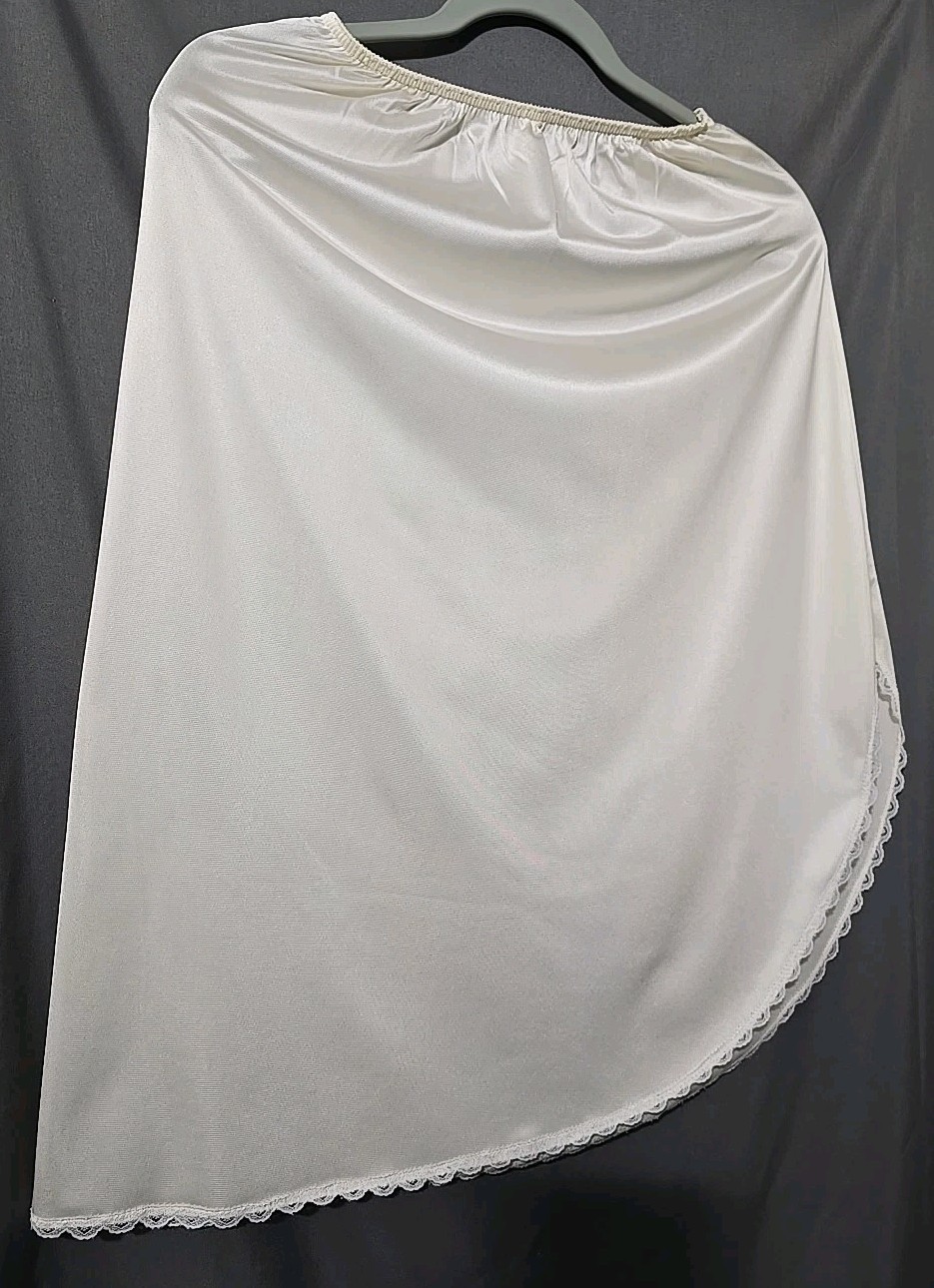 Nylon Half Slip Warner’s Perfect Measure Ivory Nylon Waist 25″-32″ Length 27″