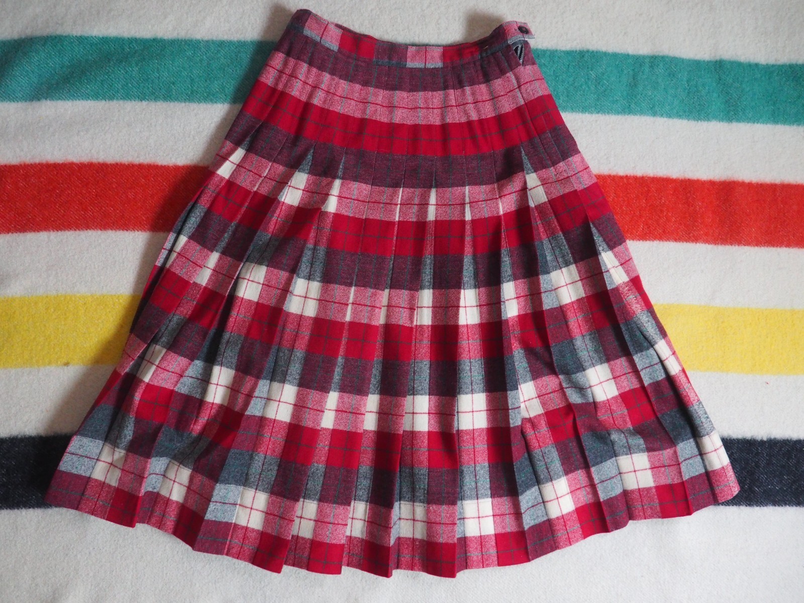 VTG 50s 60s Red Gray Cream Tartan Plaid Wool Boho 27W USA Skirt Womens