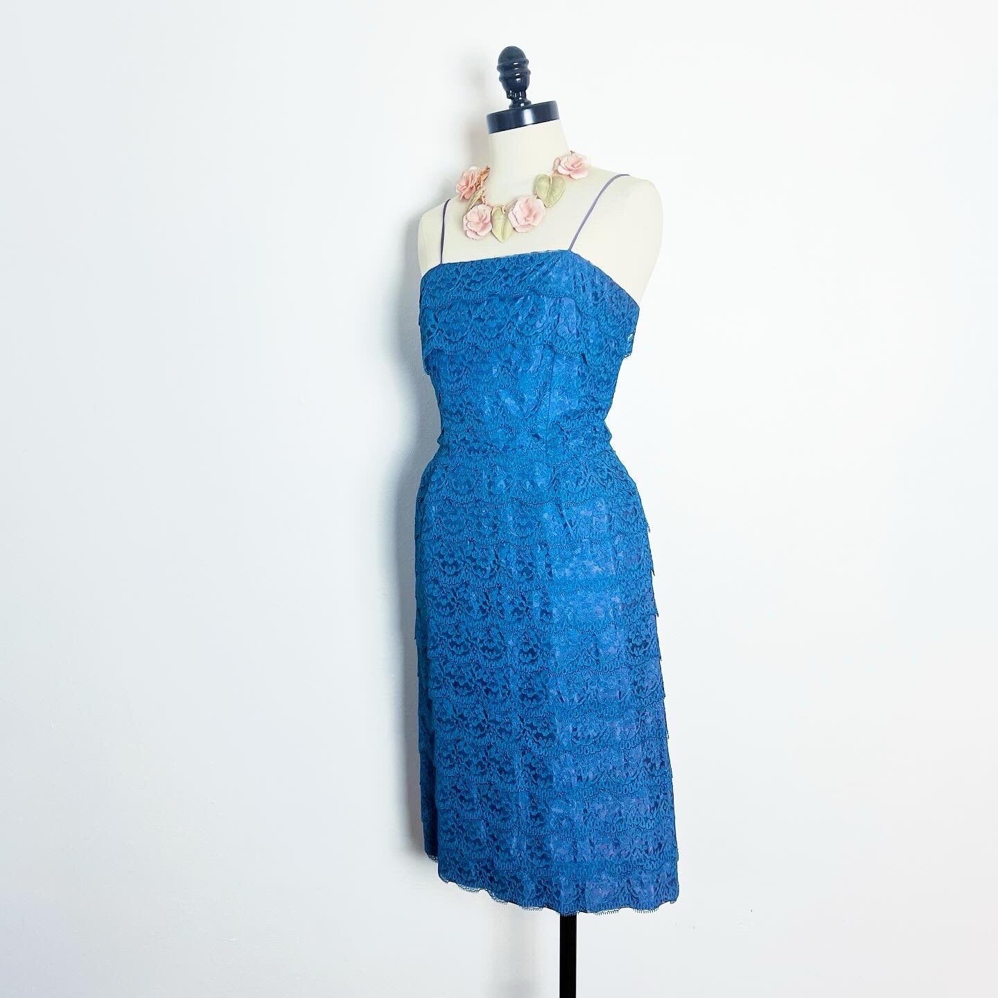 SCALLOPED BLUE Lace 1950’s 50s Vintage Cocktail Wiggle Prom Evening Dress M 38b
