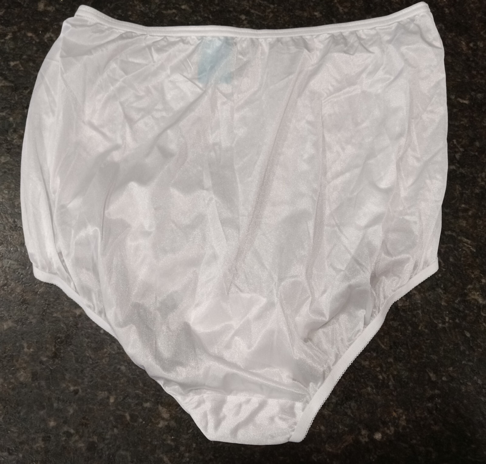 NWT Vanity Fair White Perfectly Yours Lace Nouveau Silky Panties Sz 8/XL 13-001