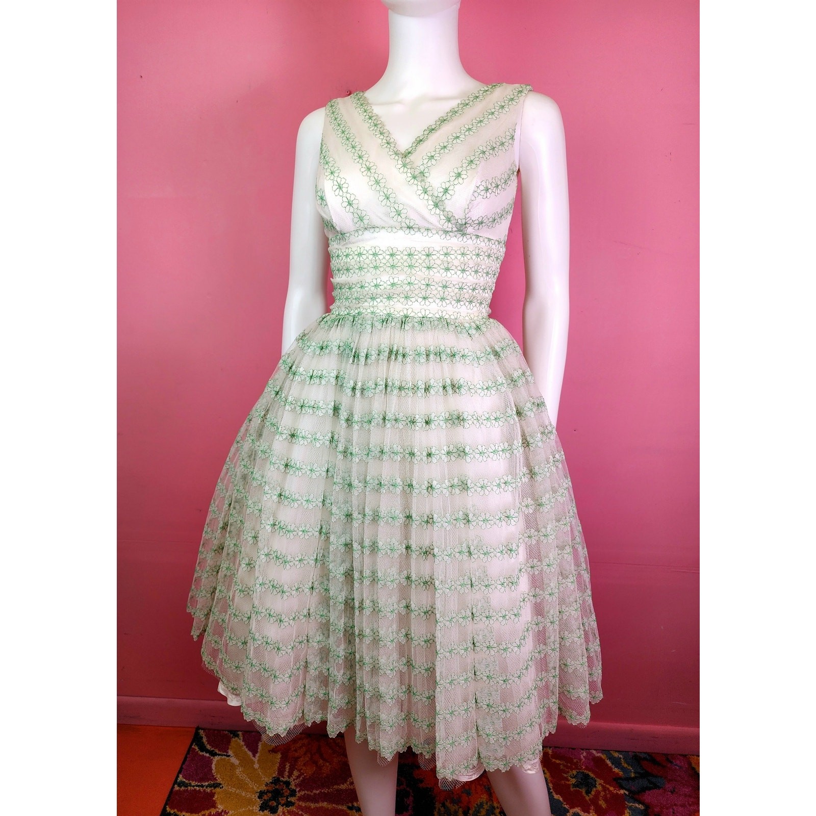 Size XS Vintage 1950’s Green and White Flower Tulle Lace Fit and Flare Dress