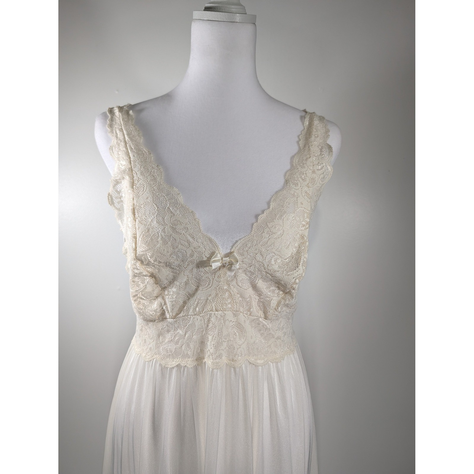 Vintage Shadowline Ivory Nylon Lace Full Length Nightgown Sleeveless Maxi Gown M