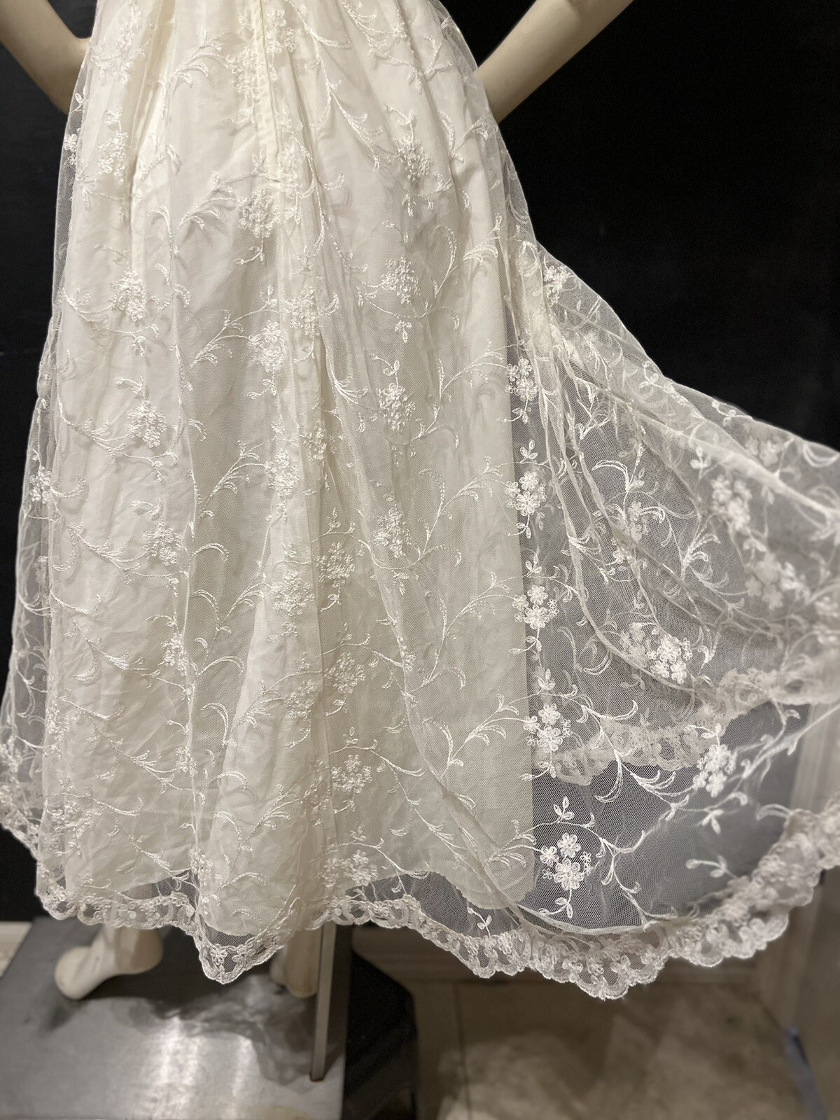 VTG 1980s ILGWU Lace Dress Square Neck Puff Sleeves Full Skirt Princess Style M
