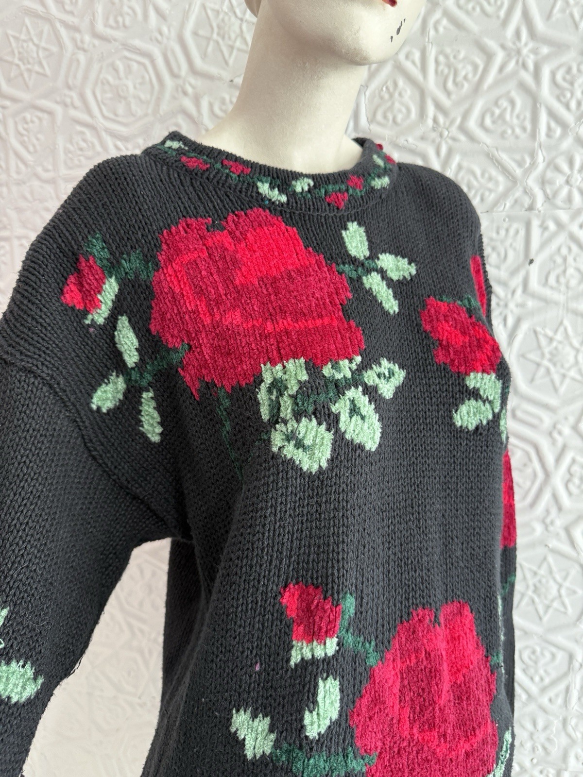 vintage 1980s/90s black floral intarsia sweater chenille cotton roses oversize M