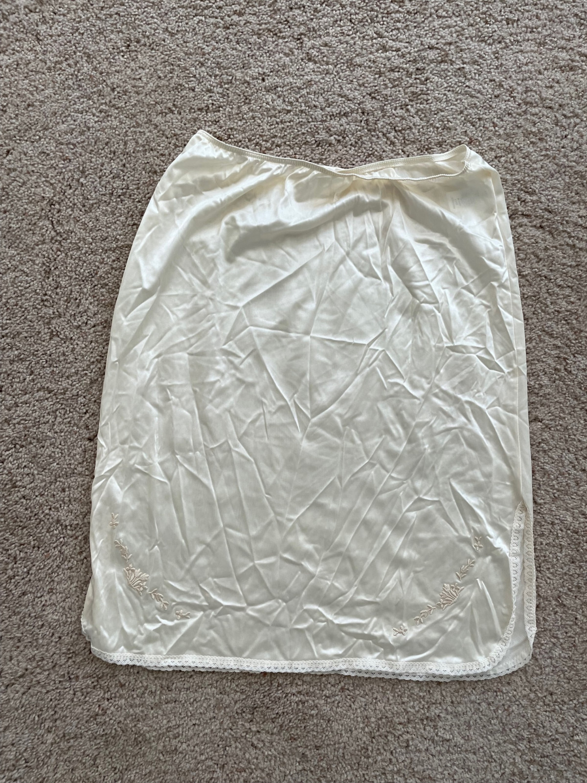 Vintage JC Penney White Half Slip Size L 100% Nylon Antron Side Slits Embroidery