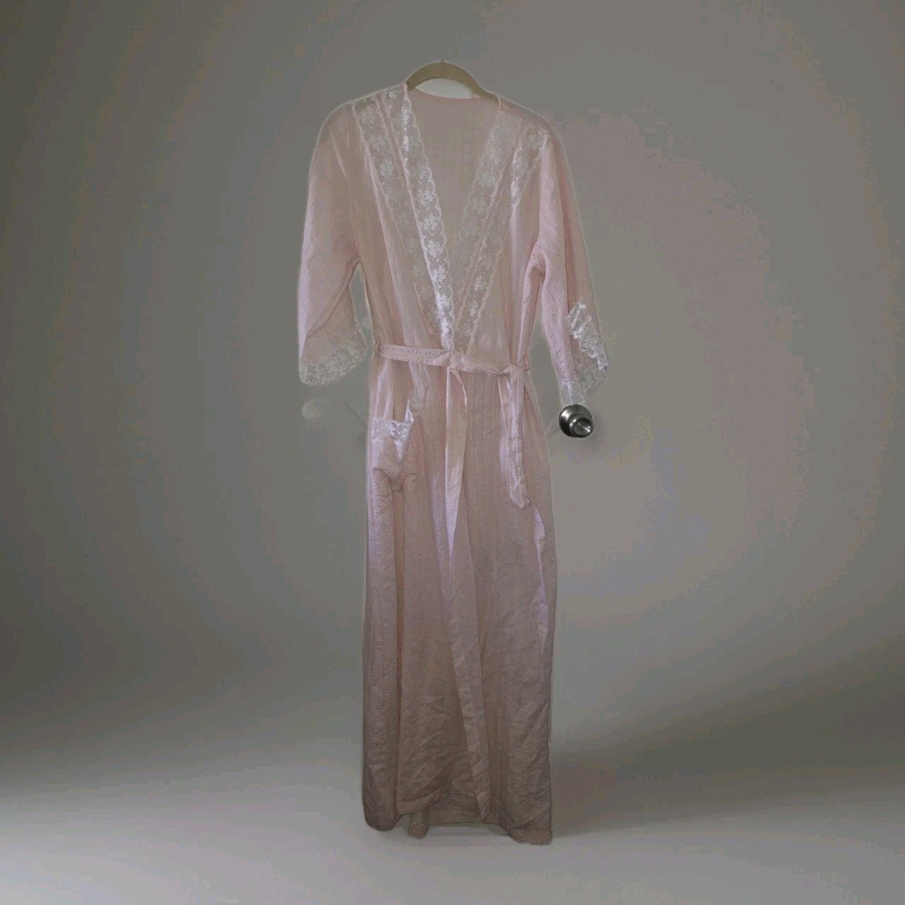 Vintage Women’s Light Pink Robe With Lace