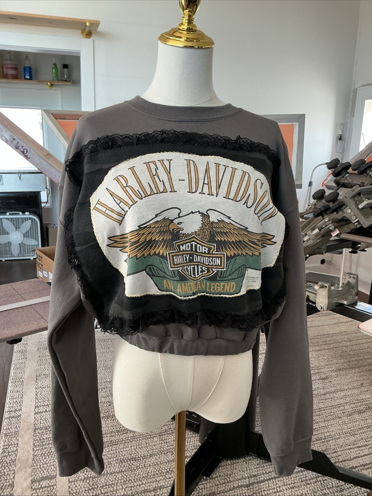 Harley-Davidson 1990 Vintage 3D Emblem Custom Crop Crew Neck Large