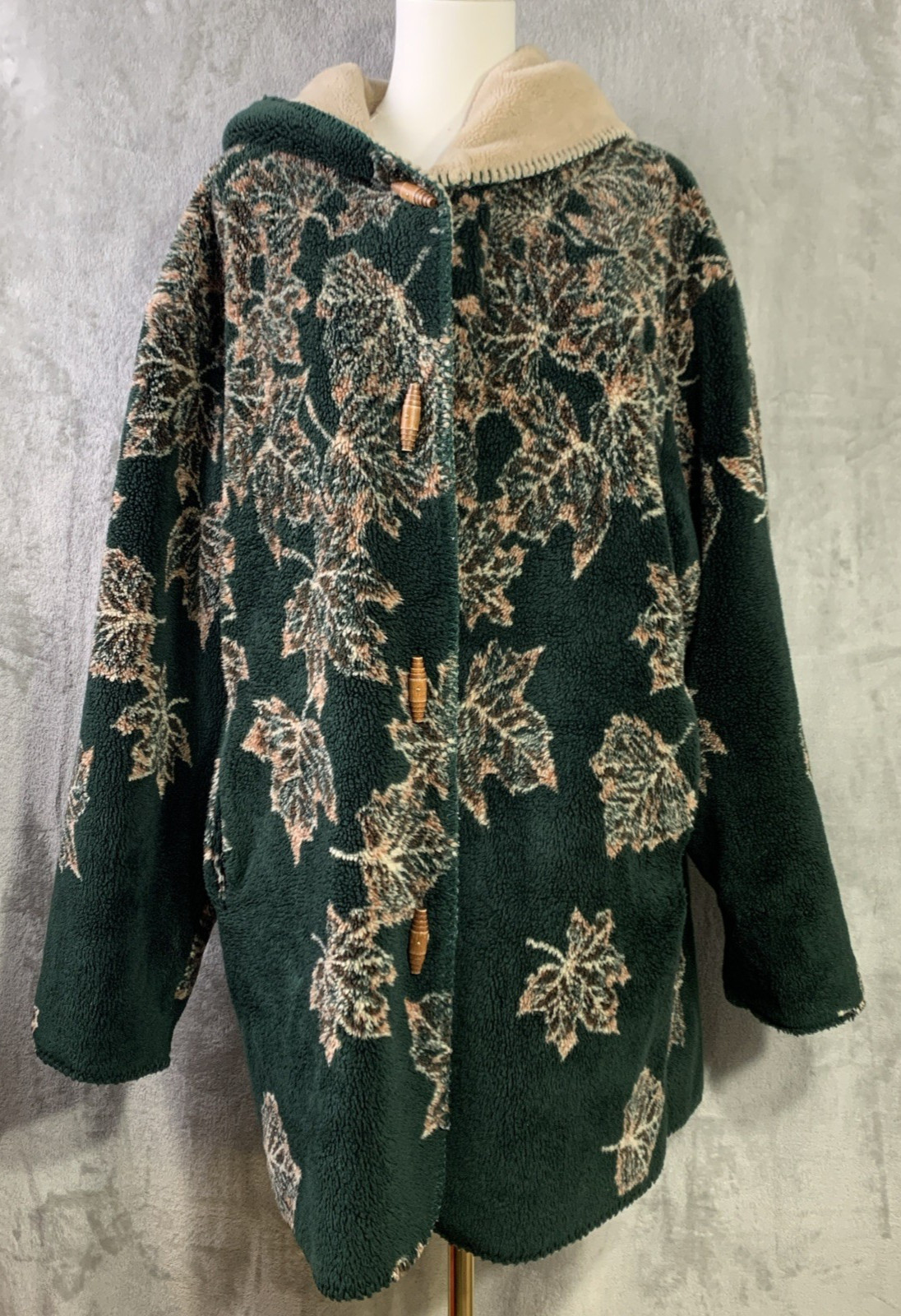 VTG Denali Reversible Fleece Coat Dark Grn Maple Leaves Tan Wood Toggle Buttons