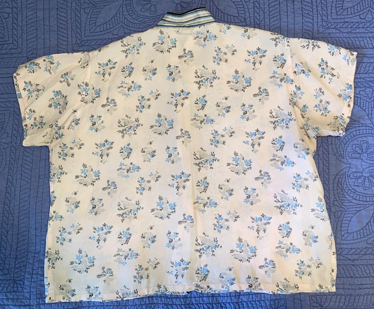VINTAGE Asian Inspired Print Bed Jacket M Button Front Pajamas Mandarin Collar