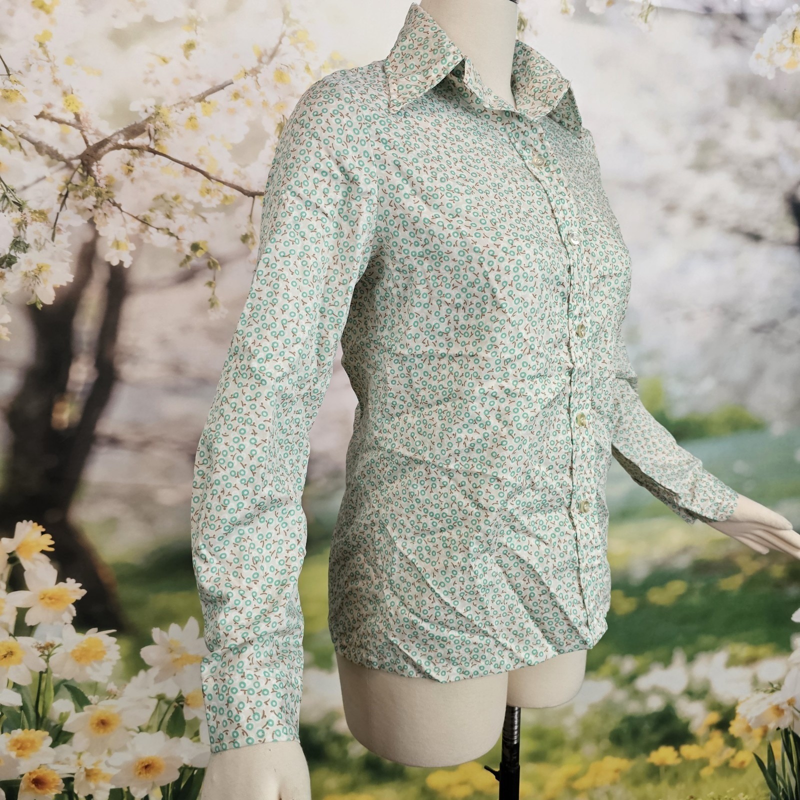 Vintage 1970’s Blouse Top Shirt Pointed Collar Petite Green Floral Print Button
