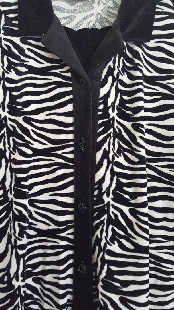 Victoria Morgan Velour 2 Piece White Tiger Jacket & Black Pants both in Size 10