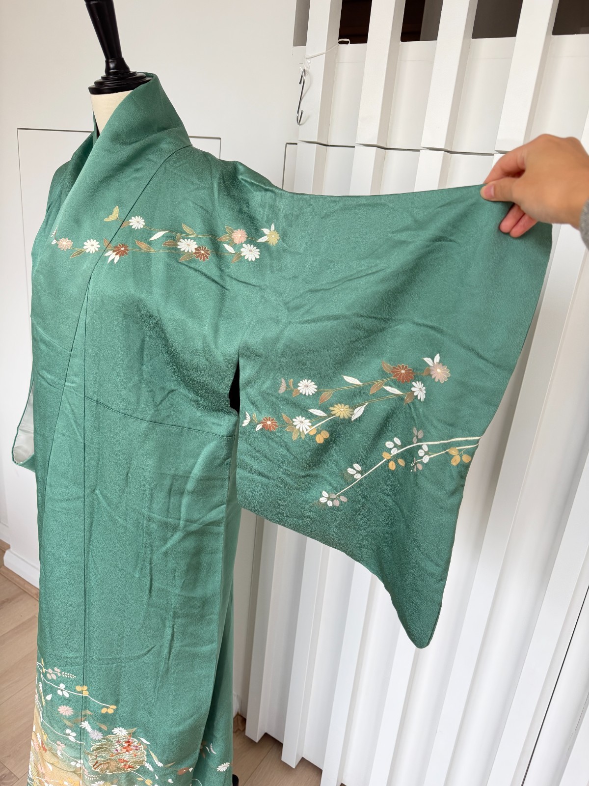 Vintage Japanese Kimono | Green Wave さが美 (Sagami) brand embroidery | 100% silk
